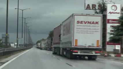 Sınır Kapılarında Tır Kuyruğu Sürüyor