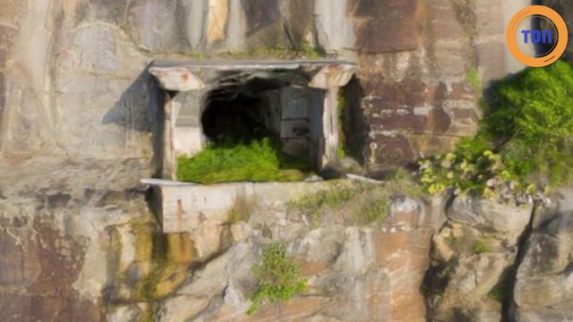 L'entrée d'un mystérieux tunnel découverte dans une falaise près de Sydney !