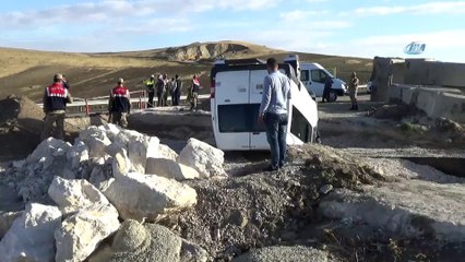 Van'da öğrenci servisi kaza yaptı: 10 yaralı