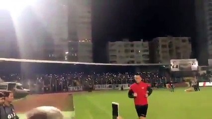 Adana Demirspor taraftarından Müslüm Gürses'in 'Kaç Kadeh Kırıldı' performansı