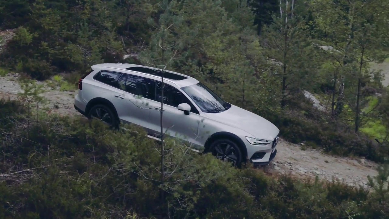 New Volvo V60 Cross Country Offroad driving