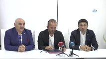 B.b. Erzurumspor Teknik Direktör Mehmet Özdilek'le Sözleşme İmzaladı
