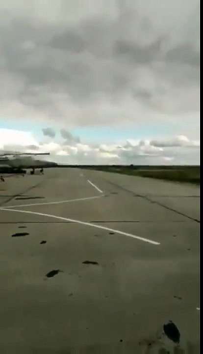 Un pilote de Su-24 fait un rase-motte