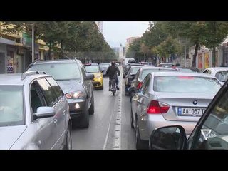 “Çmendet” trafiku në kryeqytet, defekt në sistemin e semaforëve - News, Lajme - Vizion Plus