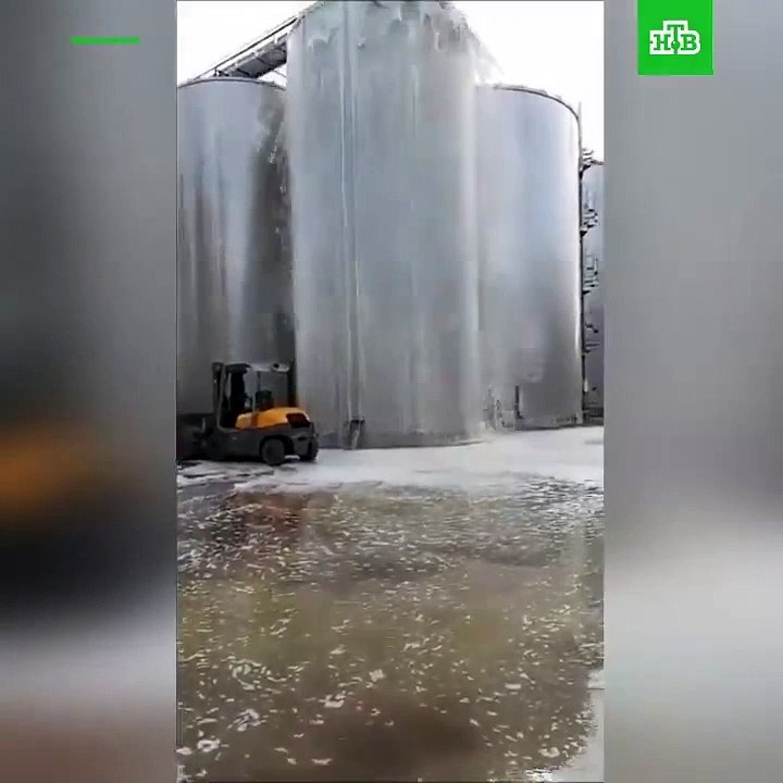 İtalya’da şarap fabrikasındaki kaza sonucu 30 bin litre beyaz şarap etrafa saçıldı