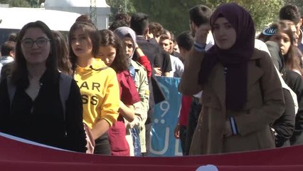 Üniversite Öğrencilerinden "Bayrak Yürüyüşü"