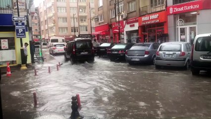 Kuvvetli sağanak hayatı olumsuz etkiledi - SİVAS