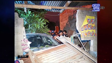Sujeto en aparente estado etílico chocó vehículo contra casa en el norte de Guayaquil