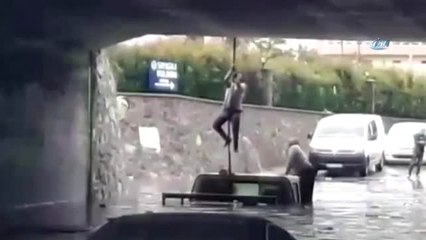 Selden Kurtulmak İçin Köprünün Üzerine Böyle Tırmandı