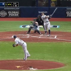 Une réaction surprenante d'un joueur de Baseball à une balle qui arrivait vers son visage !