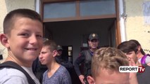 Report Tv-Elbasan/ Nxënësit e Mengëlit sërish thyejnë derën e shkollës