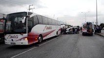 Hafif Ticari Araç Otobüsle Çarpıştı: 2 Yaralı