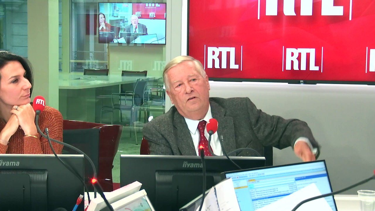 Charles Aznavour : "Une sorte de contrepoint musical à la Ve République", dit Alain Duhamel