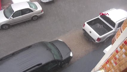 Sivas'ta Sağanak ve Dolu Hayatı Felç Etti