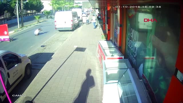 Adana Motosiklet, Panelvan Çarptı: 1 Ölü, 2 Yaralı