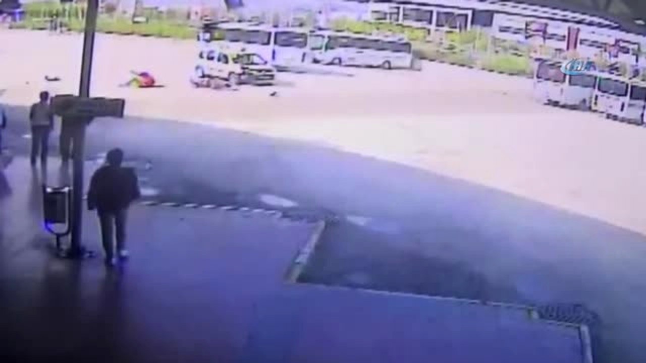 İnegöl'de Motosiklet ve Otomobilin Çarpışma Anı Saniye Saniye Kamerada