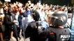 Tensió entre manifestants i els Mossos a les portes del Parlament