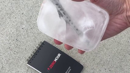 Este bolígrafo escribe bajo el agua, corta cristal y es un destornillador