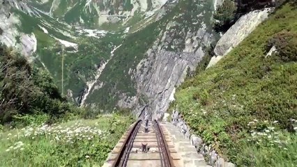 ohhhhh！！This railway is like a roller coaster！！——lalalay