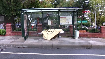 Otobüs durağı evi oldu