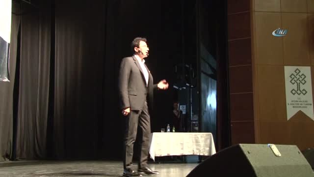 Uzm. Dr. Ender Saraç: Erkekler Pamuk Prenses, Kadınlar Kraliçe Oldu