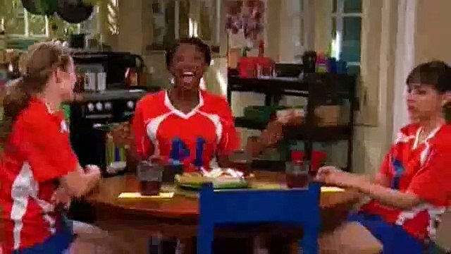 Good Luck Charlie S03E14 Team Mom