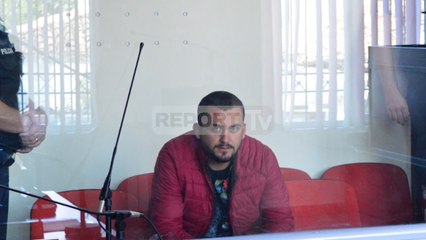 Report TV - Me tuta ‘ushtarake’, bluzë me tigër, dalja e parë publike e djalit të deputetit Rrahja