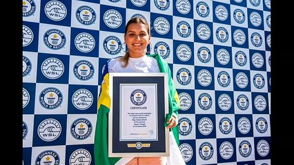 Surfista Maya Gabeira entra para o Guiness Book com onda na Nazaré