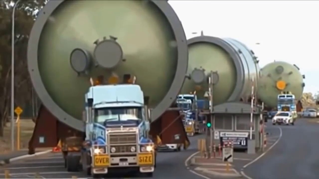 The Biggest Carriers And Trucks In The World! Dangerous Oversize Load