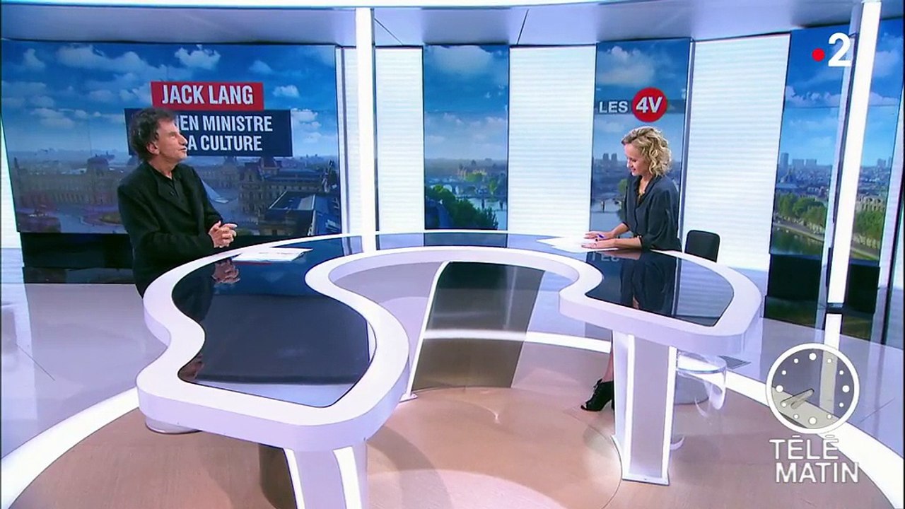 Mort de Charles Aznavour : Jack Lang souhaite "un hommage national gai et vivant"