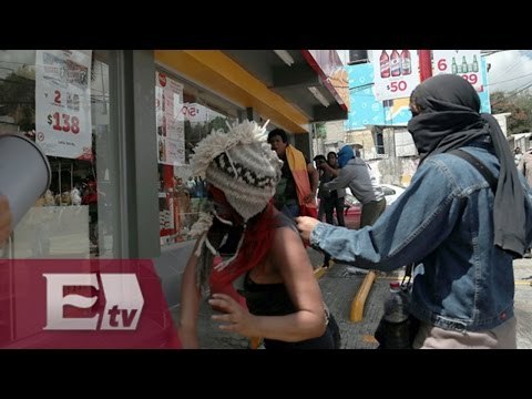 Estudiante marchan y causan destrozos en Morelos / Vianey Esquinca