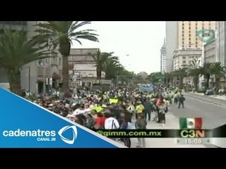 Télécharger la video: Detalles tras la manifestación de la CNTE / marcha de maestros 2013