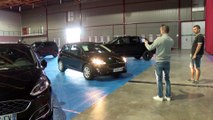 Les exposants s'installent avant l'ouverture du salon de l'auto à Martigues