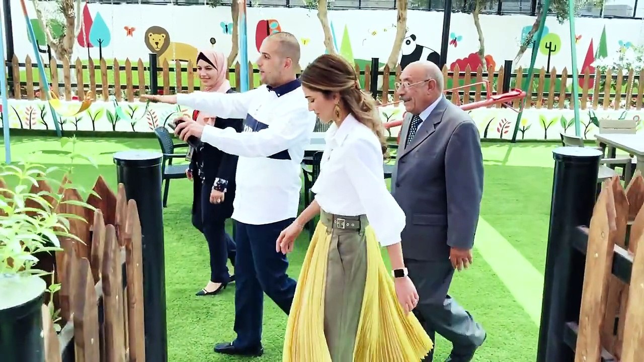 بالأمس زرت دار رعاية تأوي أطفالا أيتاماً وضحايا تفكك عائلي. وبعد كل زيارة لهم أجد نفسي أتساءل: ما هي أحلام طفل لا يعرف العالم إلا من نافذة دار لا يغادرها إلاّ م
