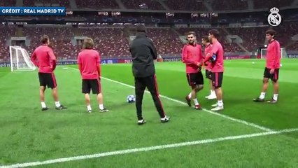 Le but de derrière la cage du Madrilène Sergio Reguilón