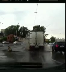 VÍDEO: Mientras tanto en Rusia... un camión casi palma