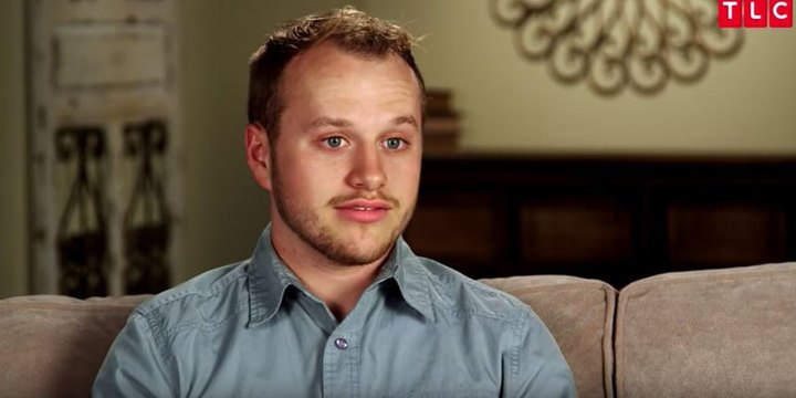 ‘Counting On’ Clip: Josiah Duggar Prepares For His First Kiss By…Kissing His Hand