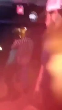 Un videur de boîte de nuit vraiment pas sympa