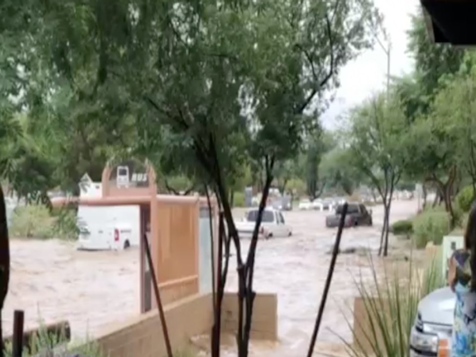 TIRES UNDER WATER! Flooding video from cars trying to drive in Scottsdale - ABC15 Digital