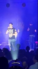 Los insultos de Andy y Lucas a una concejala de Fiestas en pleno concierto: "Mamarracha, va ciega perdida"