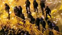 Mossos cargan contra independentistas radicales en el Parlament de Cataluña  #CDR #Cataluña #1Oct