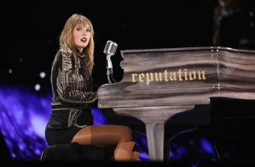 Taylor Swift Opening American Music Awards