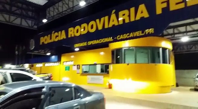 Veículos carregados de cigarros são apreendidos pela PRF