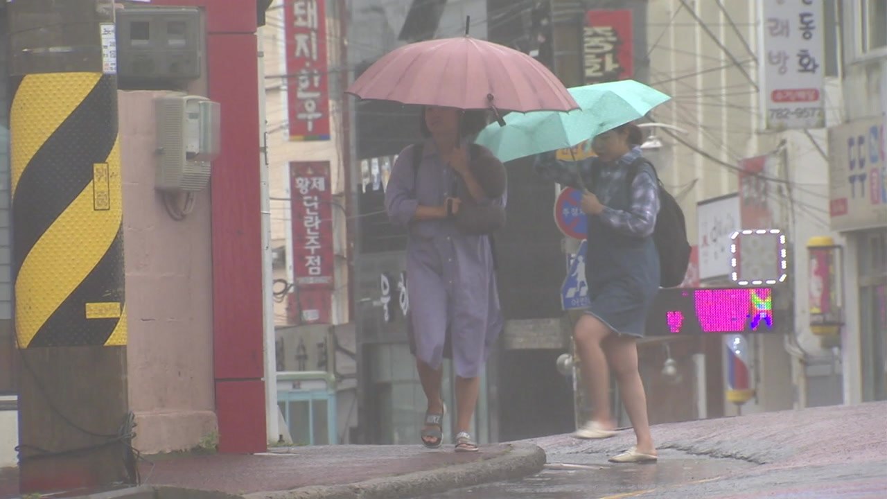 [날씨] 맑고 일교차 커요...내일 남부·제주 태풍 영향 / YTN