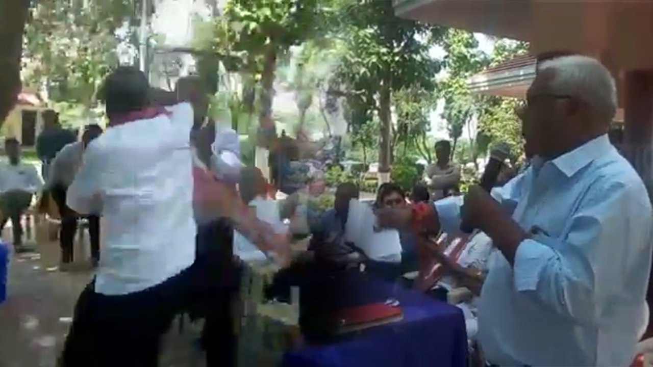 कार्यक्रम में पहुंचे विधायक को झेलना पड़ा लोगों का विरोध, गुस्साए विधायक का वीडियो वायरल