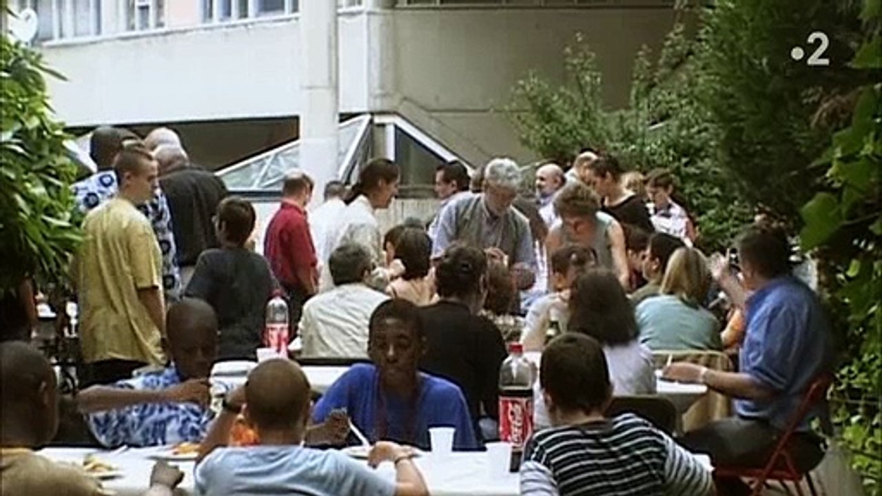 Le coup de gueule d'Amel Bent hier soir sur France 2 qui regrette qu'on lui demande sans cesse d'où elle vient - Regardez