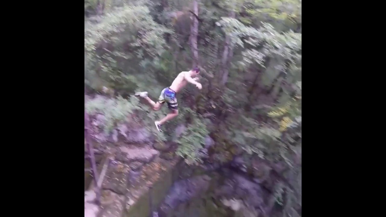 Sauter à 15 mètres de haut dans puit d'eau