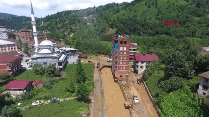 Rize'de Dere Yatağındaki 7 Katlı Apartmanın Yıkımına Başlandı