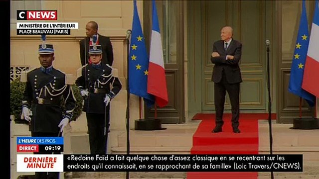 EN DIRECT : La passation de pouvoirs entre Gérard Collomb et Edouard Philippe a lieu actuellement au ministère de l'Intérieur