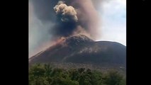 Endonezya'da deprem ve tsunaminin ardından yanardağ patladı